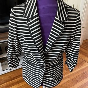 Laundry by Shelli Segal stylish black and white striped blazer, size 6